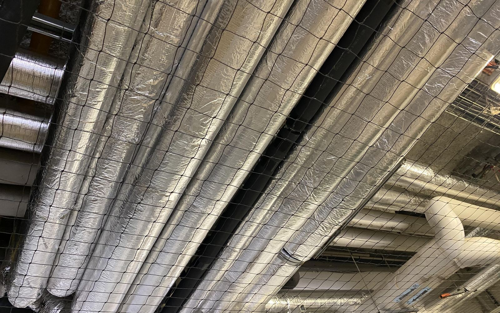 Réseau hydraulique calorifugé en chaufferie collective